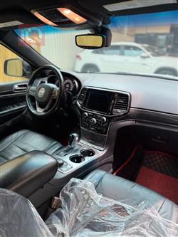 جیپ گراند شیرۆکی